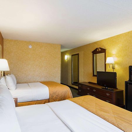 Clarion Inn Феърмонт Екстериор снимка