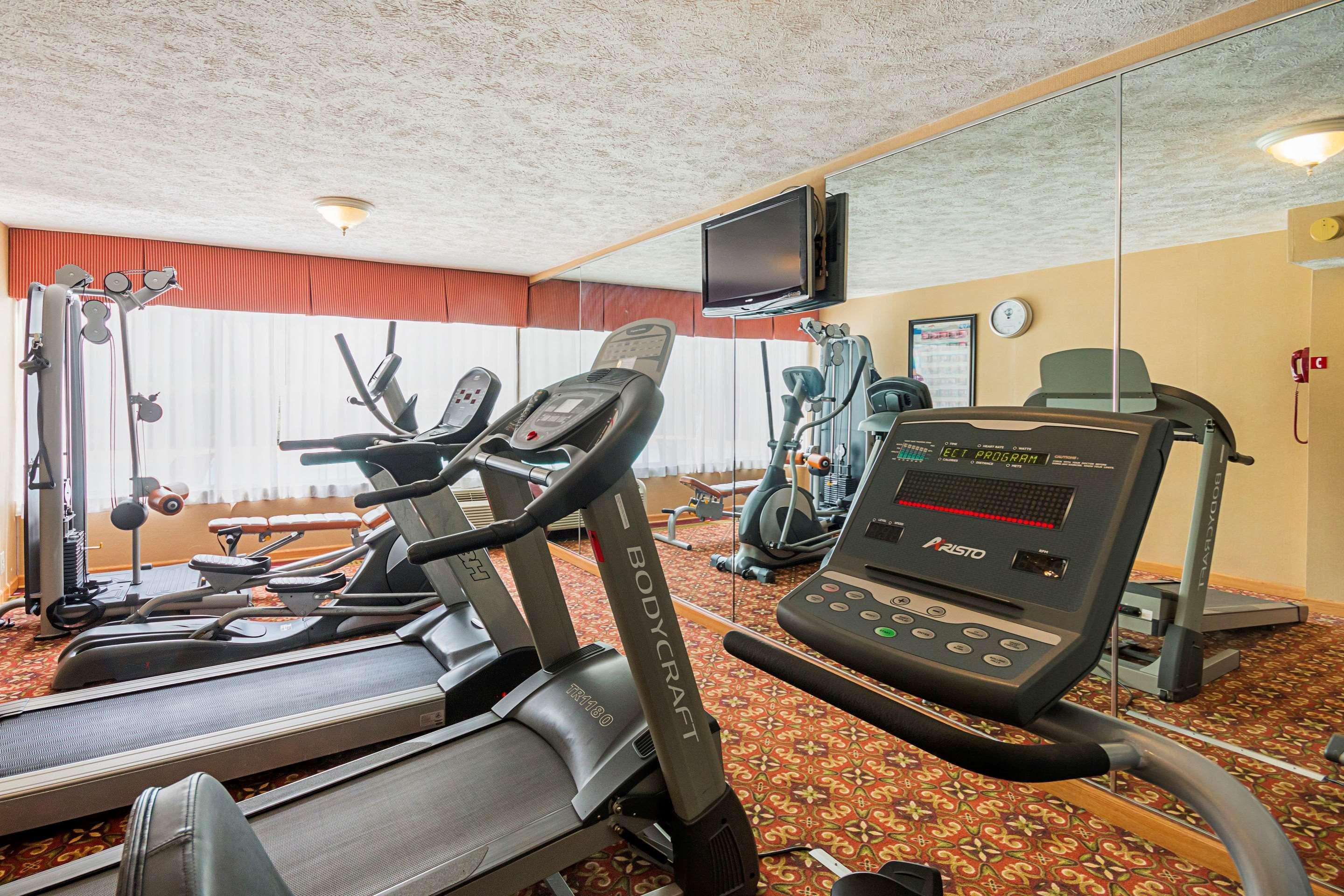 Clarion Inn Феърмонт Екстериор снимка