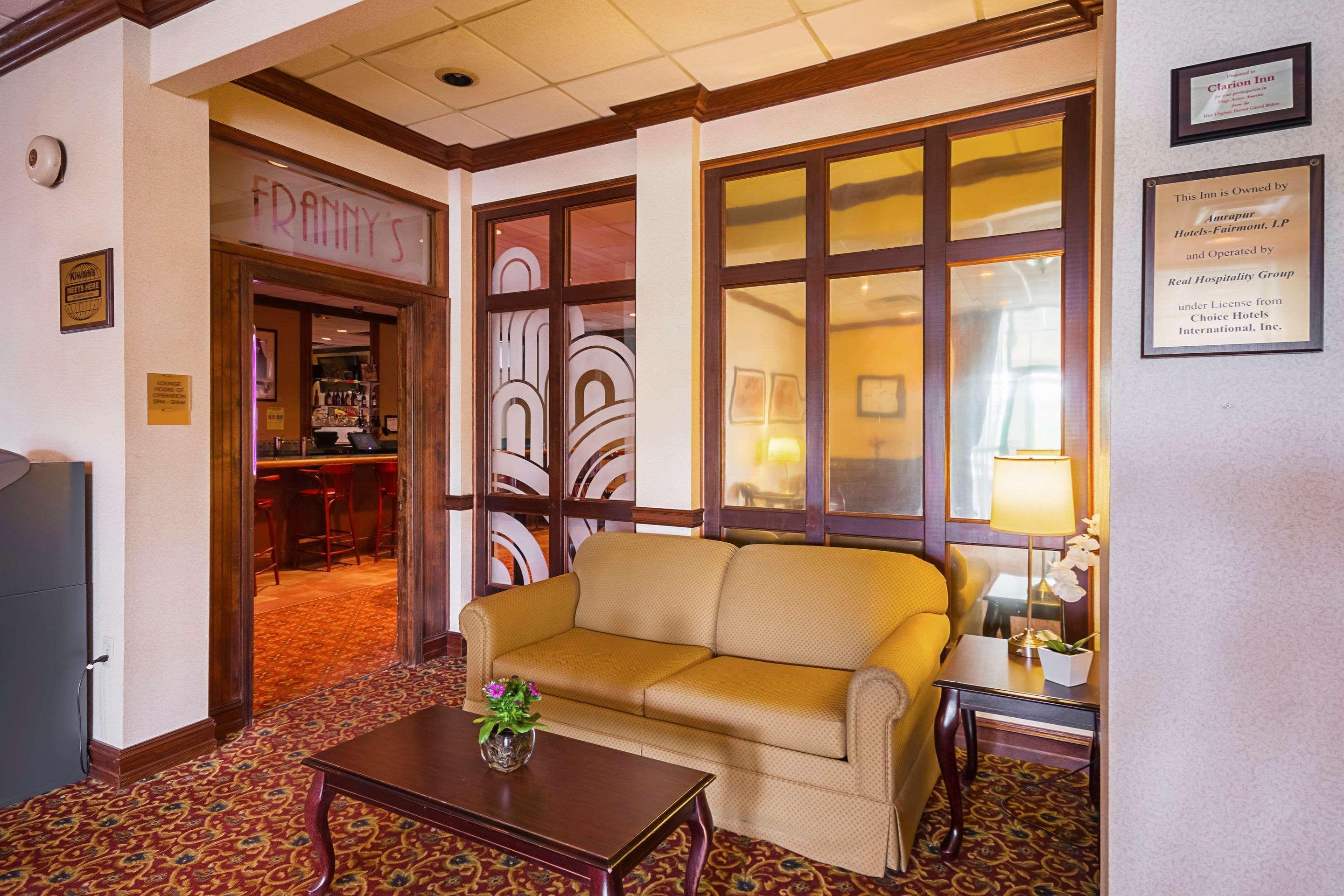 Clarion Inn Феърмонт Екстериор снимка