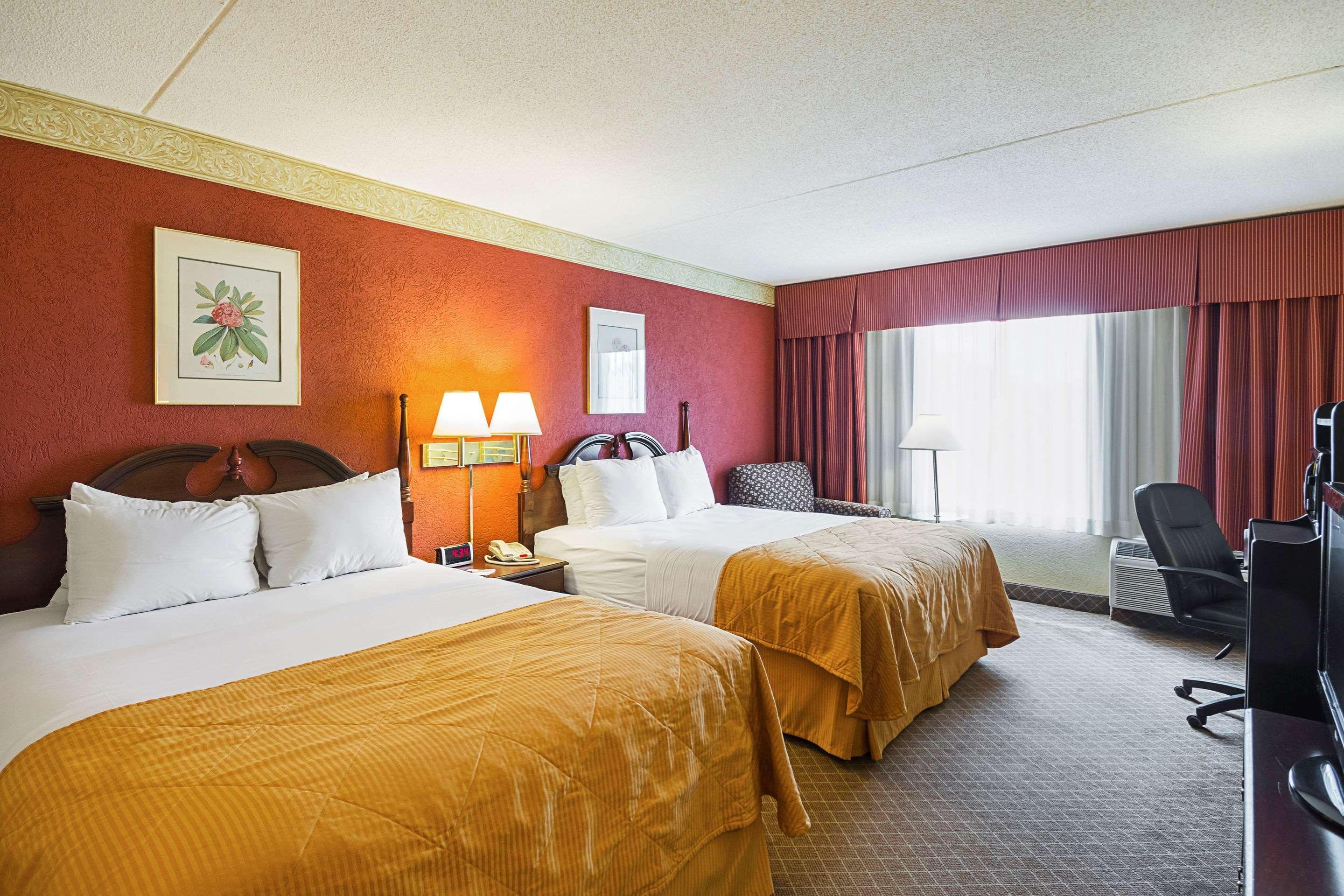 Clarion Inn Феърмонт Екстериор снимка