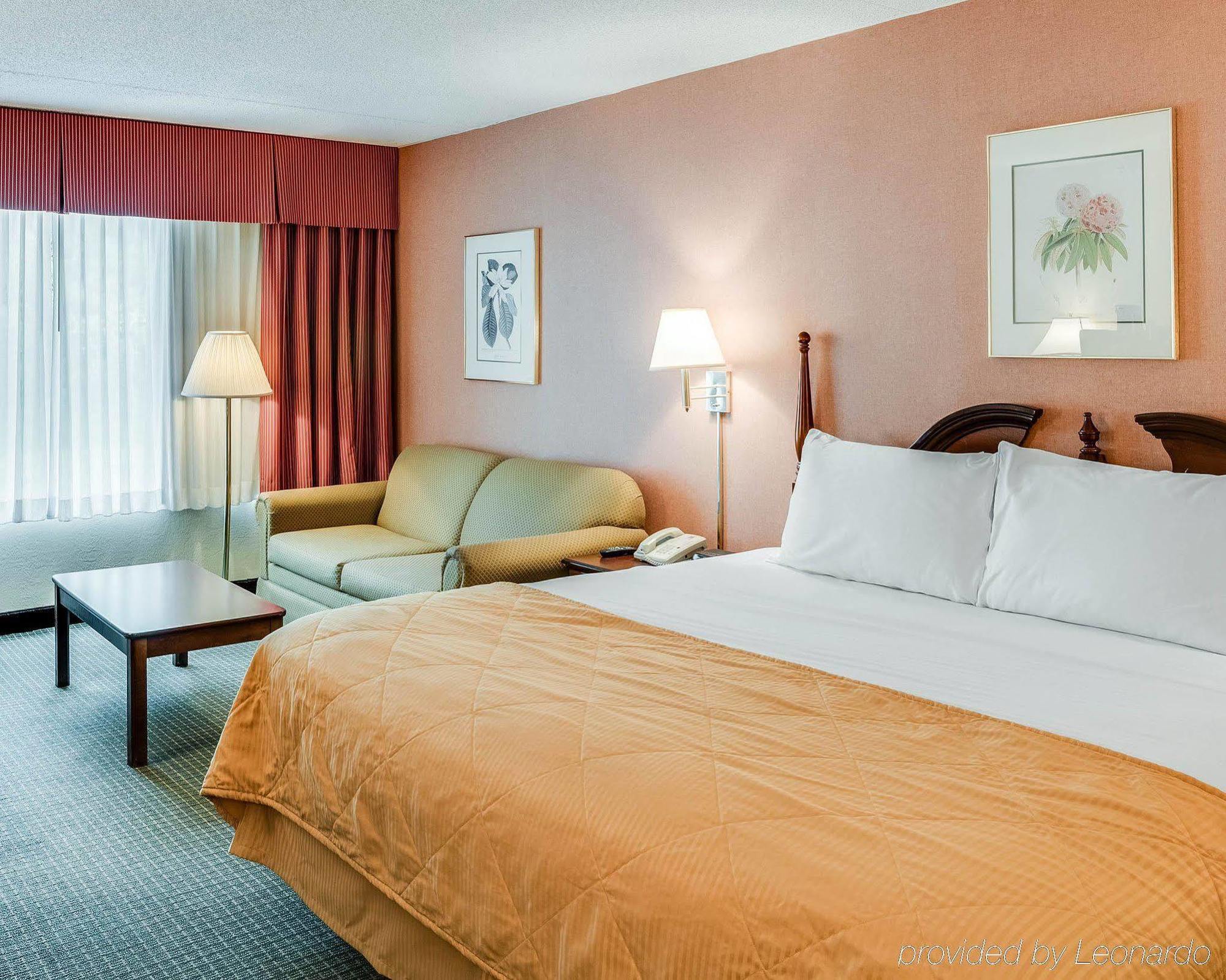 Clarion Inn Феърмонт Екстериор снимка