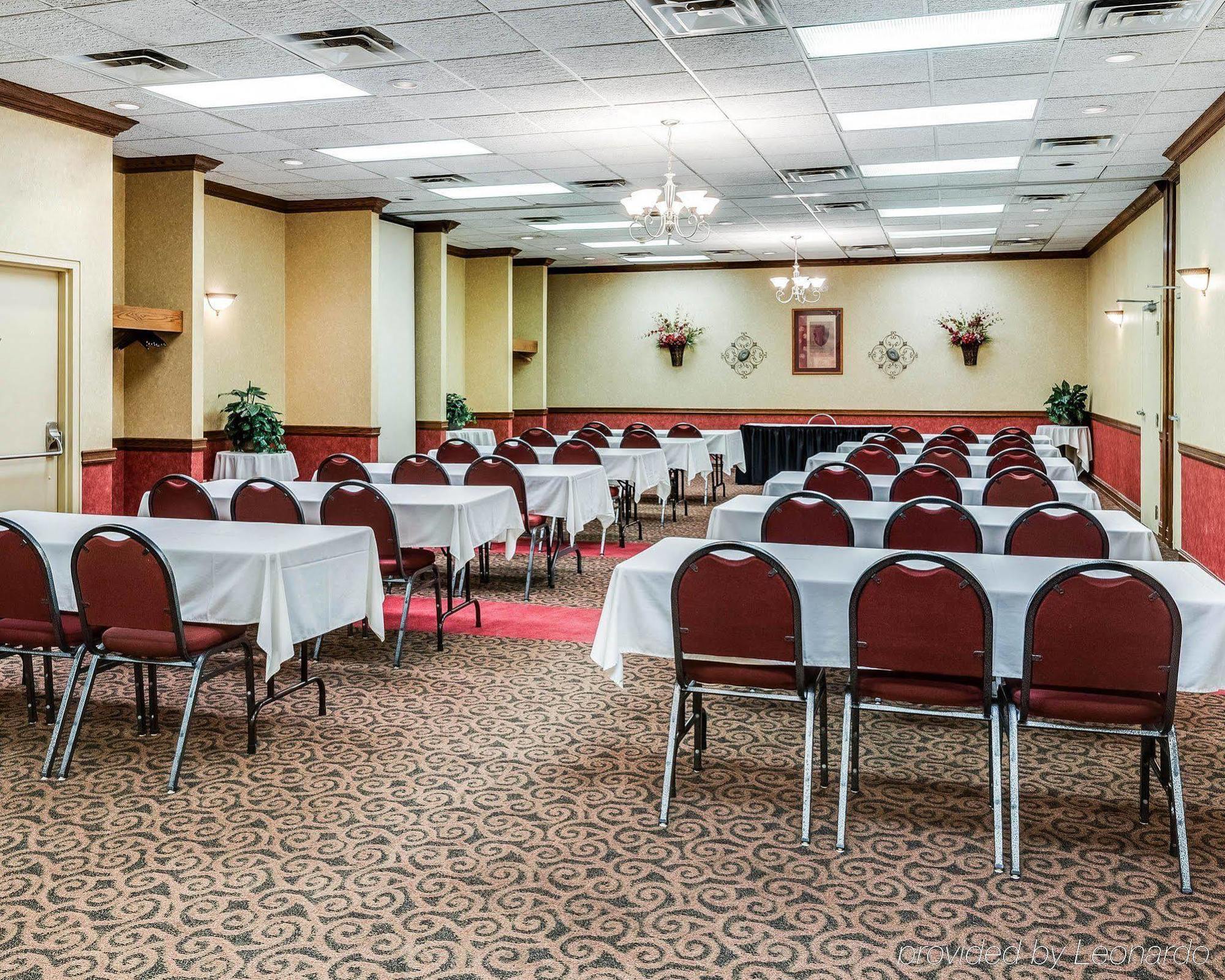 Clarion Inn Феърмонт Екстериор снимка