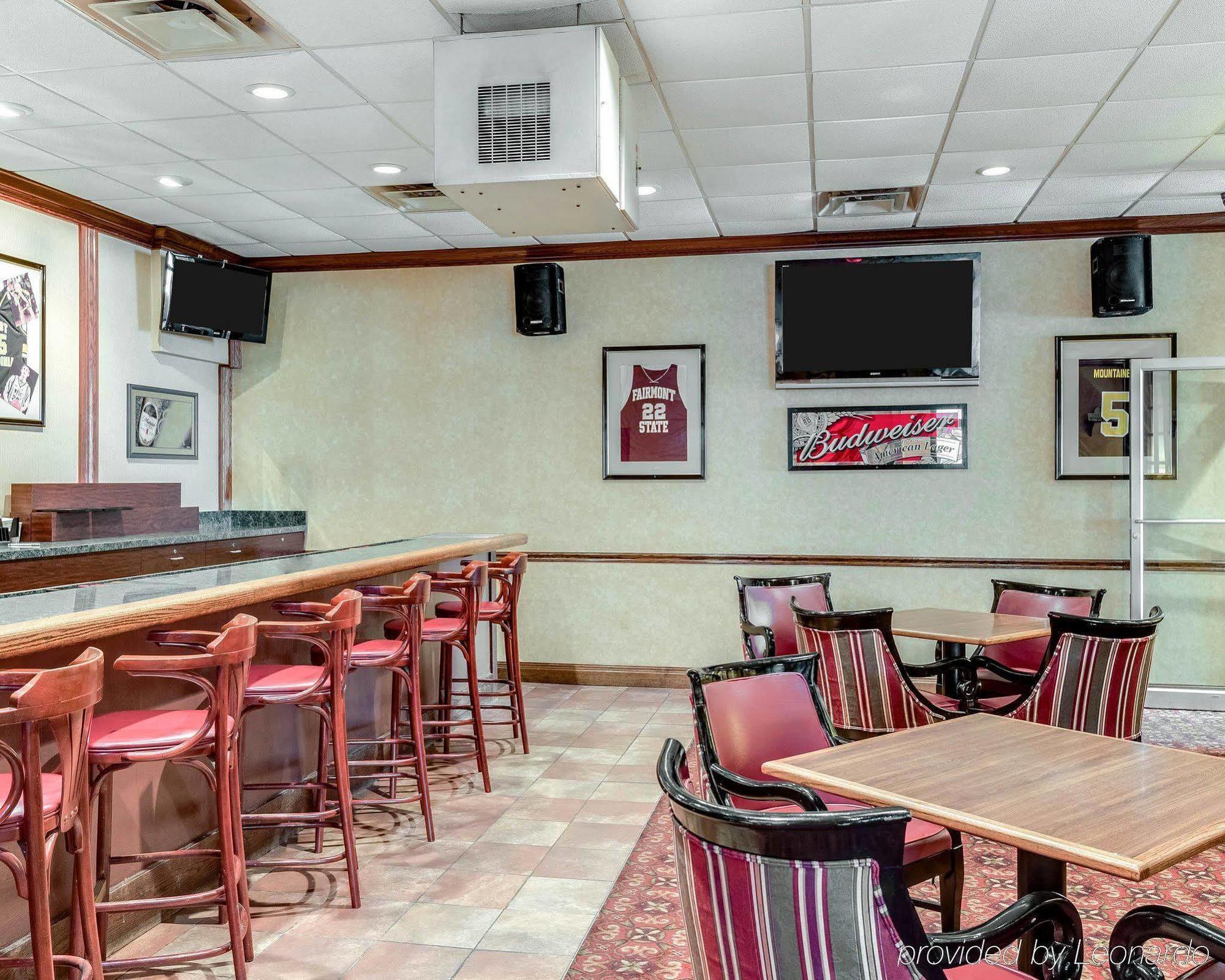 Clarion Inn Феърмонт Екстериор снимка