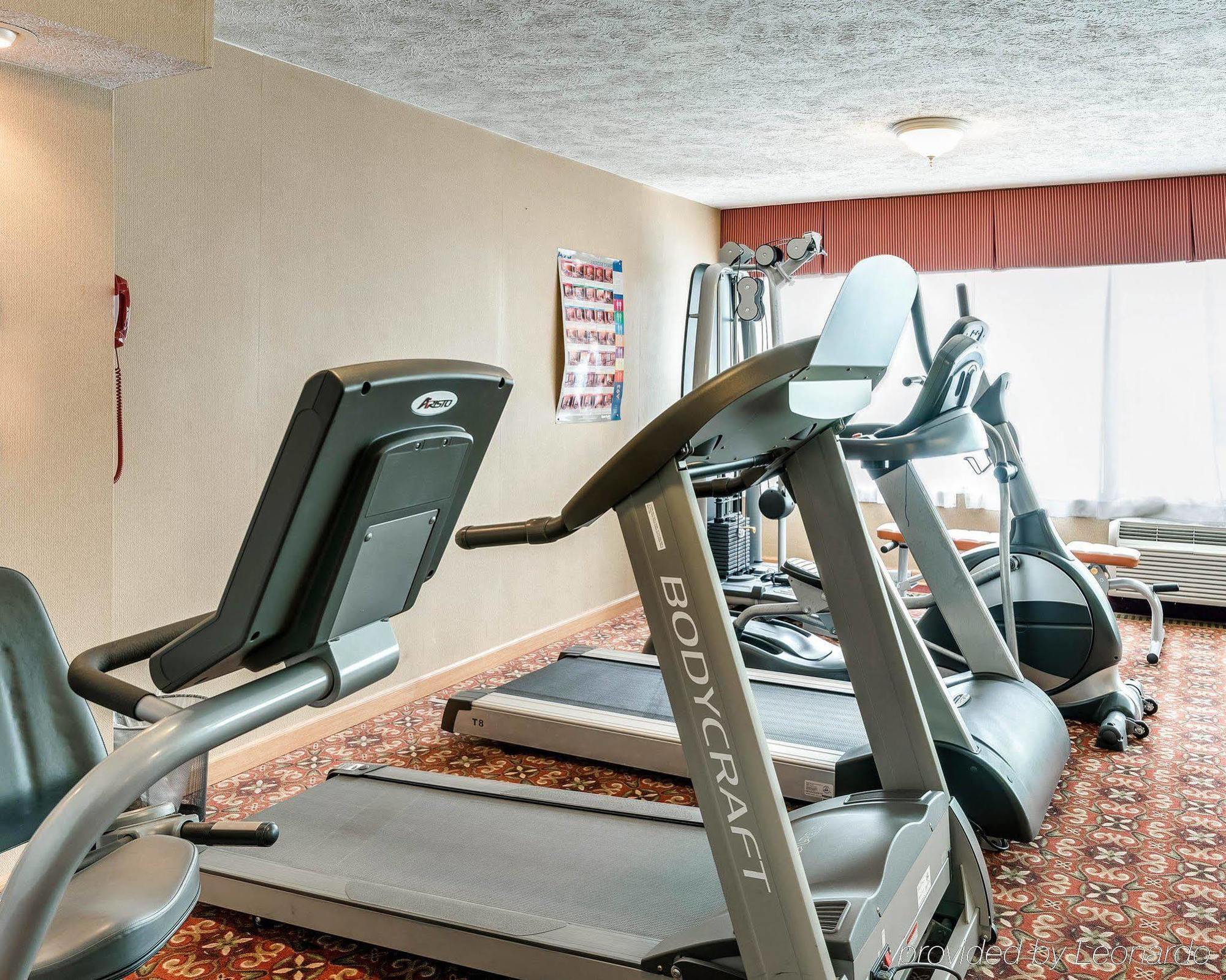 Clarion Inn Феърмонт Екстериор снимка