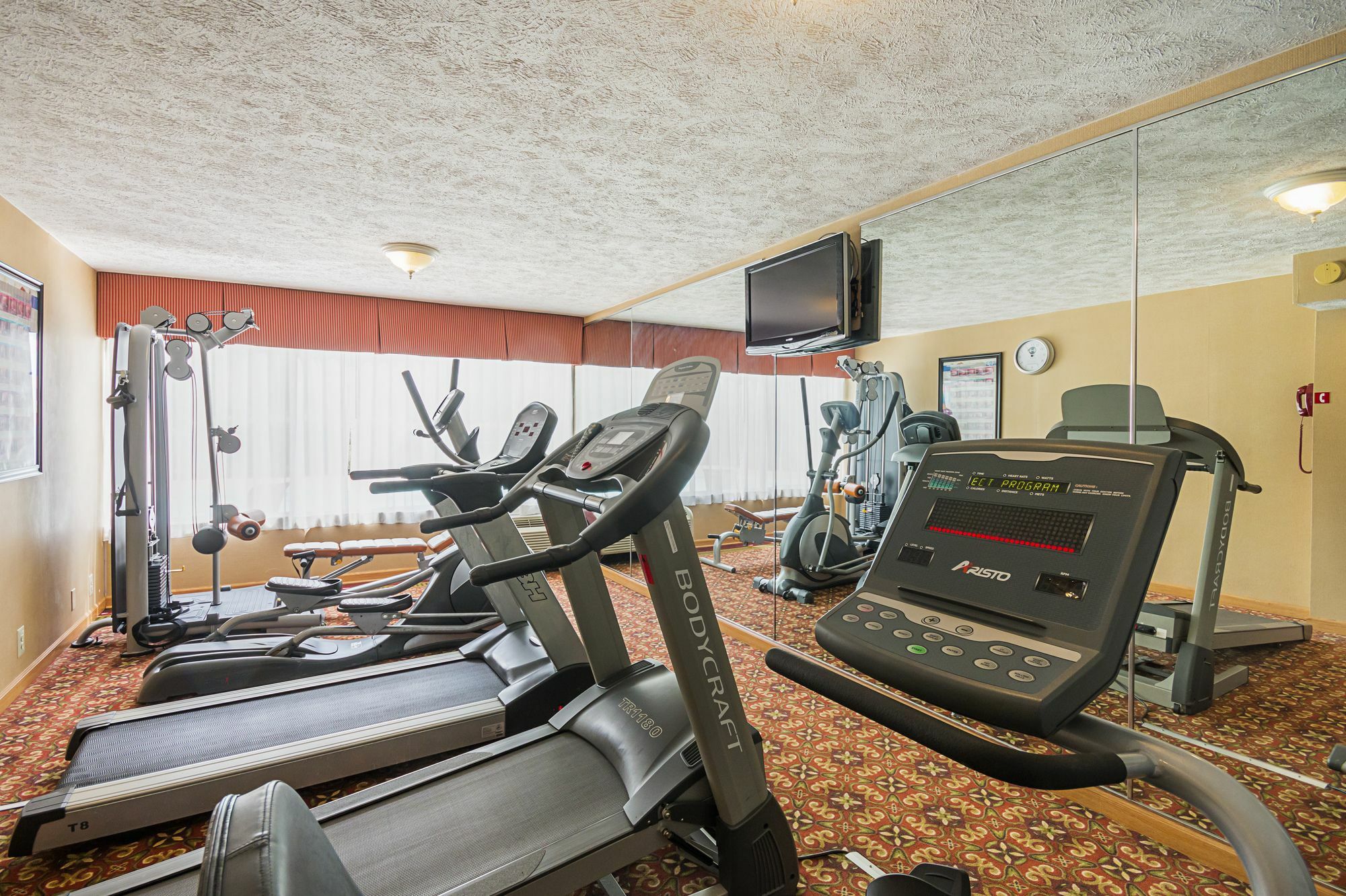 Clarion Inn Феърмонт Екстериор снимка