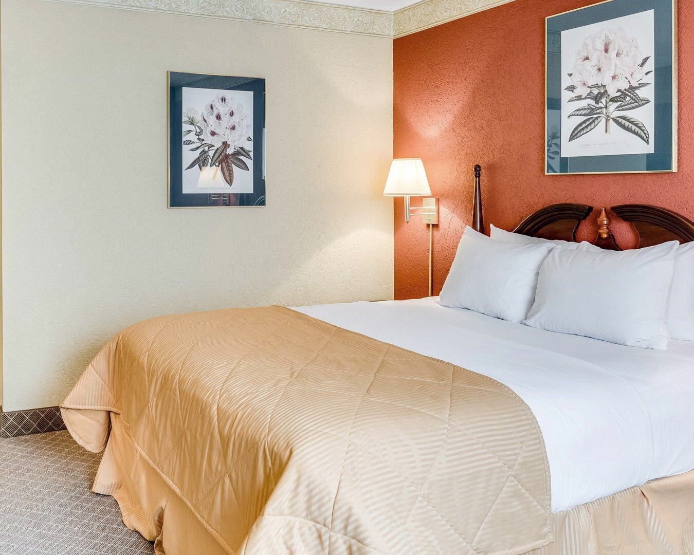 Clarion Inn Феърмонт Екстериор снимка