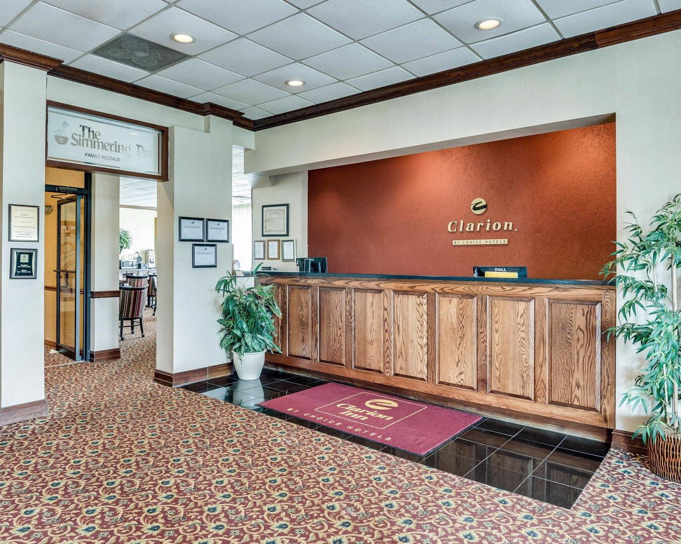 Clarion Inn Феърмонт Екстериор снимка